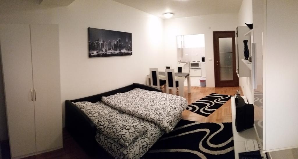 Athos Apartment *